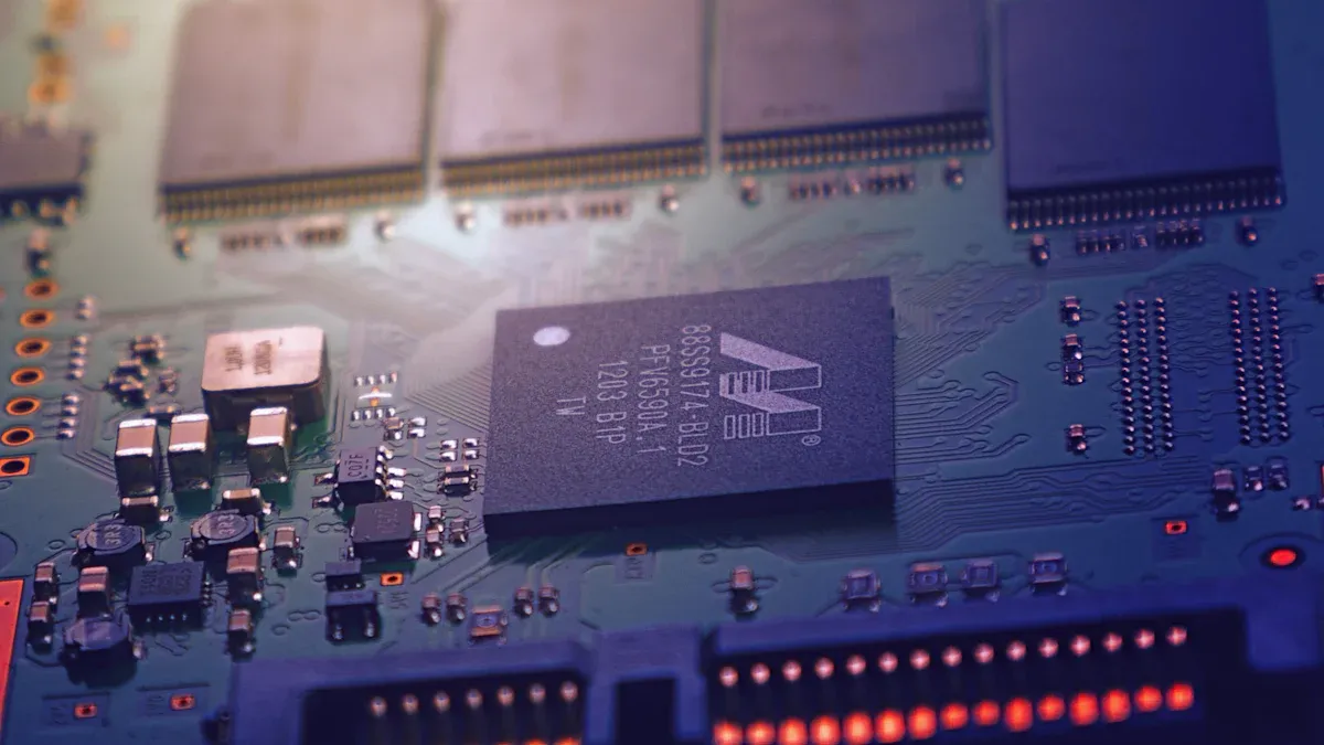 MAX469CWE vs Other Amplifiers