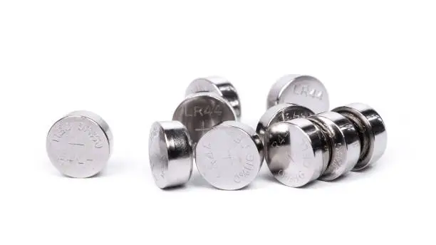 LR44 vs Rechargeable Batteries LIR44 and LIR2032: What You Need to Know