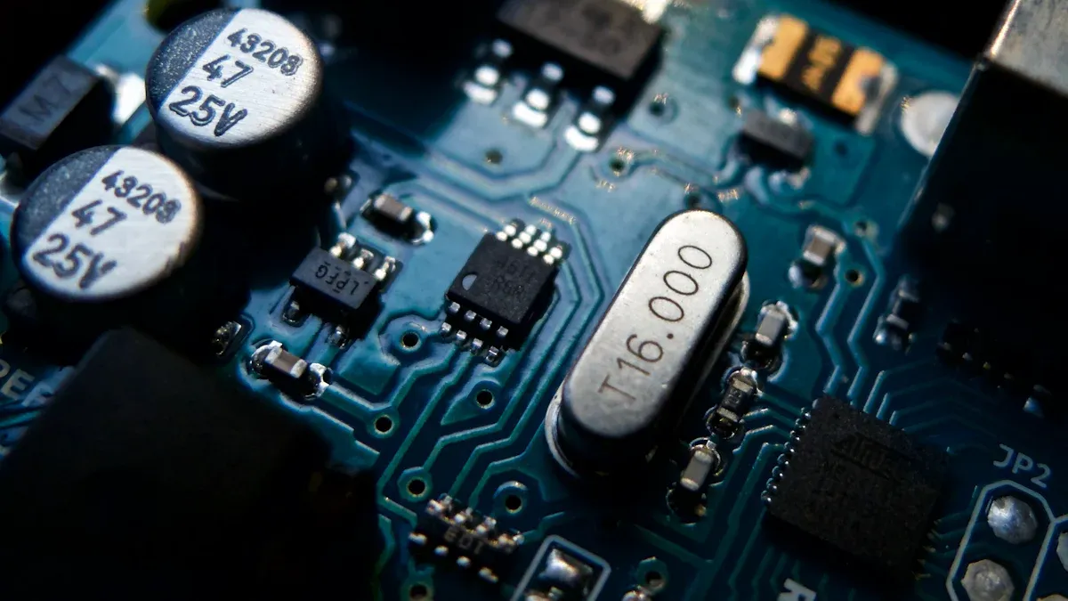 Applications of the MAX1640EEE+T IC in Real-World Systems