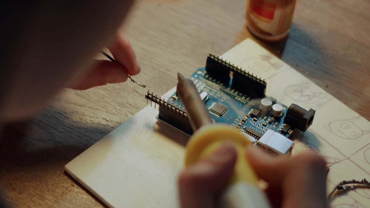 Features and Benefits of the LPC2134FBD64/01 Microcontroller