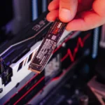 NAND Là “Gốc Rễ”, eMMC Là “Giải Pháp”: Bản Chất Khác Biệt Giữa Hai Công Nghệ Lưu Trữ