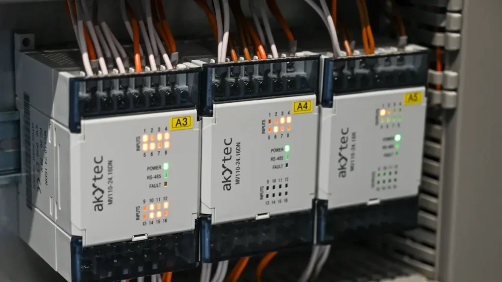 Aplikasi Modul LPU Hitachi LQP510 PLC dalam Industri Pembuatan & Automasi Malaysia