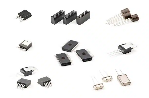 Linear vs Switching Regulators: 7805, 78L05, AMS1117, and LM2596