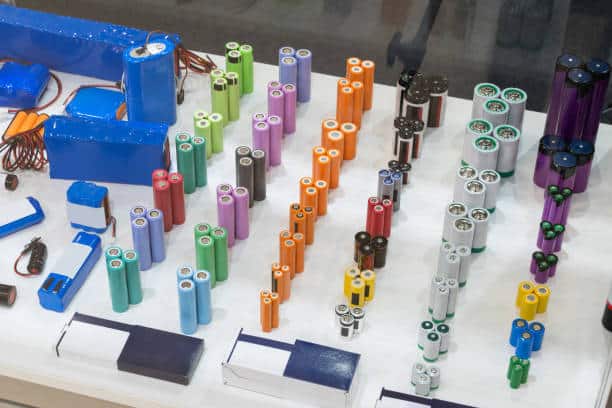 18650 vs 21700 Cells Which Battery Is Best for Flashlights and Power Banks