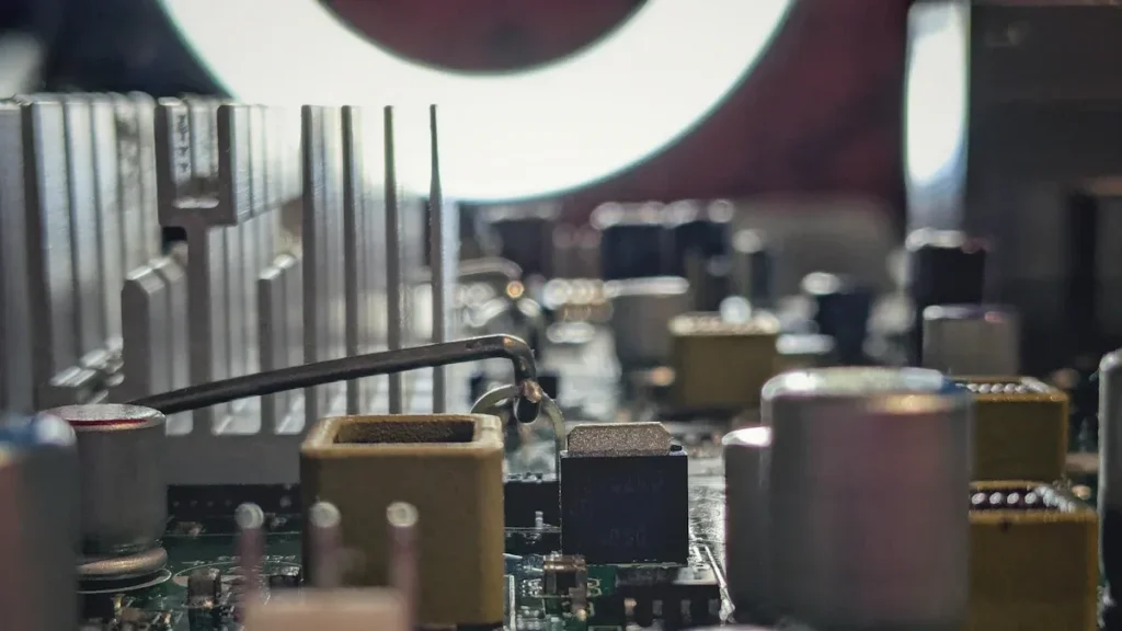 7XXZ10000301H0110 MHz oscillator And 7XXZ20000301H01 20 MHz crystal giÃºp ngÃ nh cÃ´ng nghá» Viá»t Nam phÃ¡t triá»n vÆ°á»£t báº­c