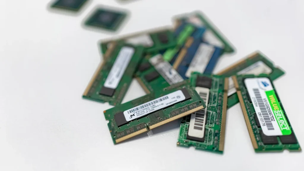 Soluções de Memória: MX25L25635FMI-10G ou MX25L25645GMI-08G?